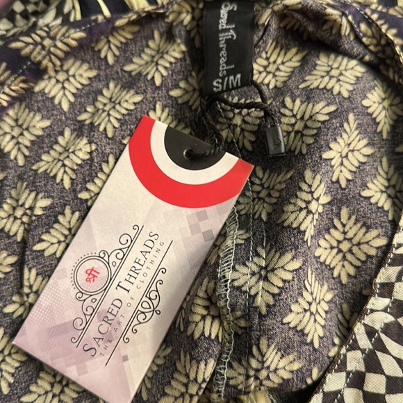 NWT.  S/M Sacred Threads Tunic.   CL/GR - Picture 4 of 4